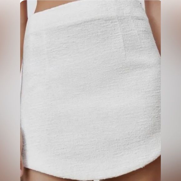 Zara textured/ tweed / mini skirt / size large - Picture 3 of 3